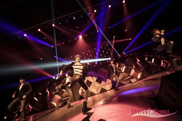 「U-KISS」