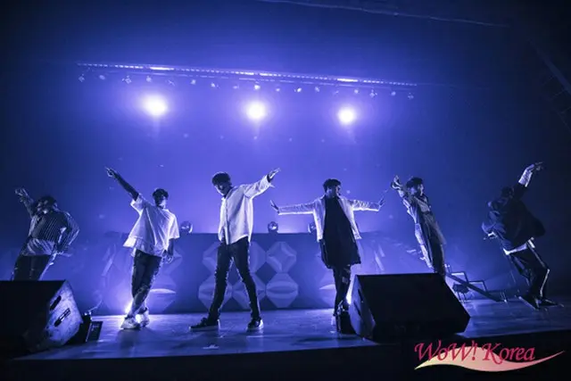 「U-KISS」