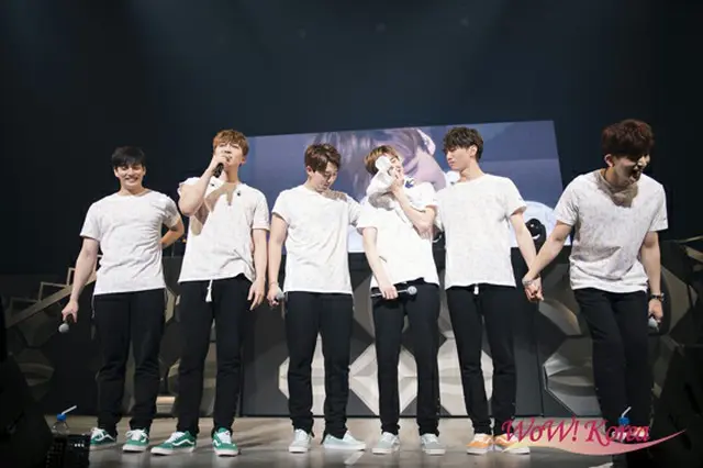 「U-KISS」