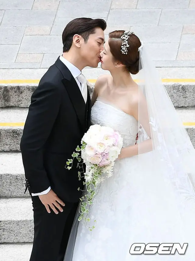 左から「SHINHWA」エリック、女優ナ・ヘミ