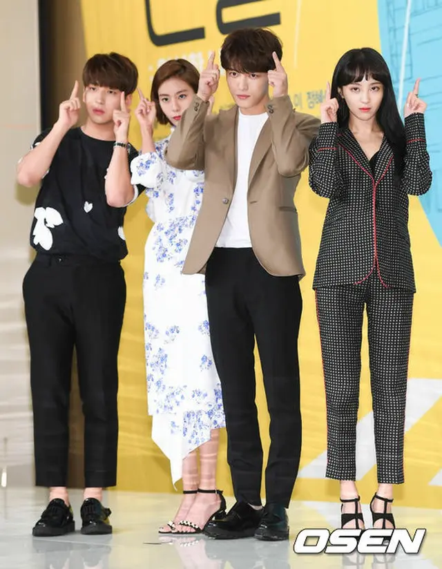 「B1A4」BARO、ユイ、ジェジュン、チョン・ヘソン、（左から）