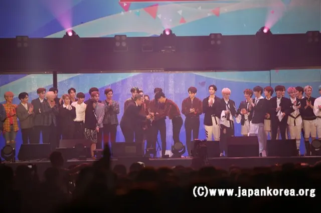 最高アーティスト賞を受賞した「VIXX」