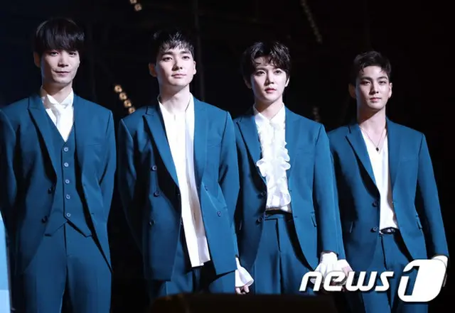 ニューアルバム「W, HERE」のカムバックショーケースを開催した「NU’EST W」