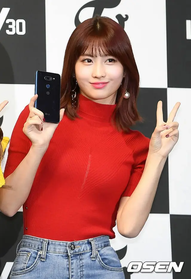「TWICE」モモ