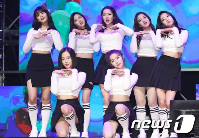 7thミニアルバム「BLACK DRESS」のショーケースを開催した「CLC」