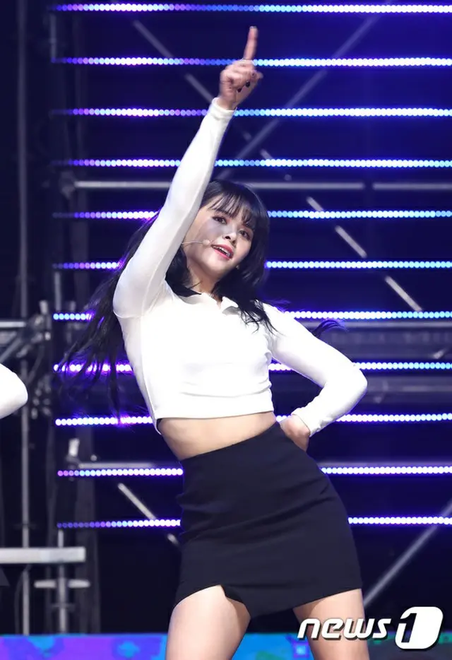 7thミニアルバム「BLACK DRESS」のショーケースを開催した「CLC」