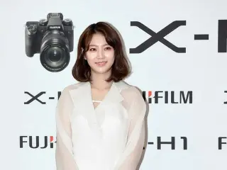 FUJIFILMの新製品発表会に出席した女優コン・スンヨン
