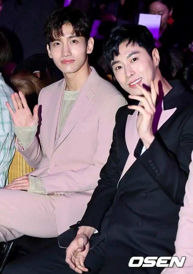 HERA Seoul Fashion Week CARUSOコレクションに出席した「東方神起」