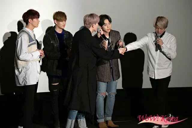「U-KISS」