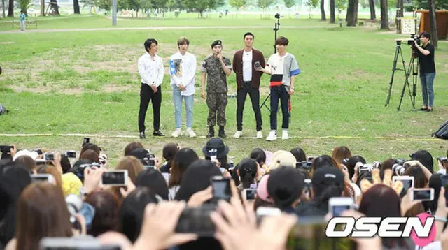 「SUPER JUNIOR」リョウク、除隊現場