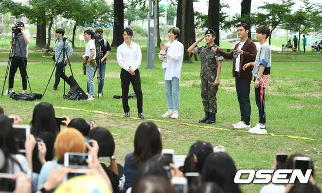 「SUPER JUNIOR」リョウク、除隊現場