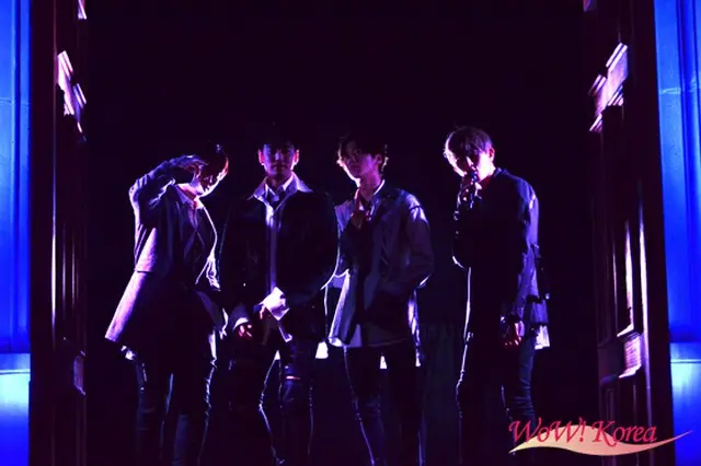 「U-KISS」