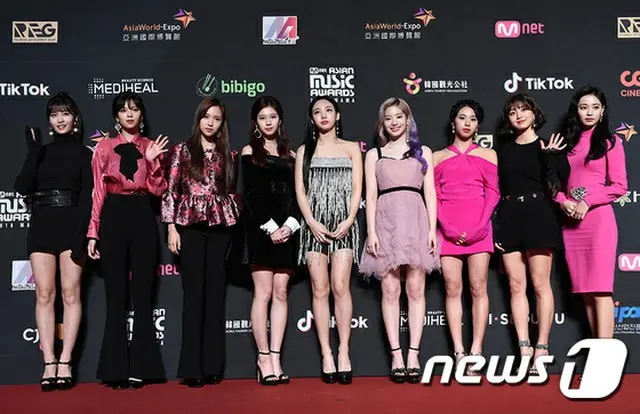 「TWICE」