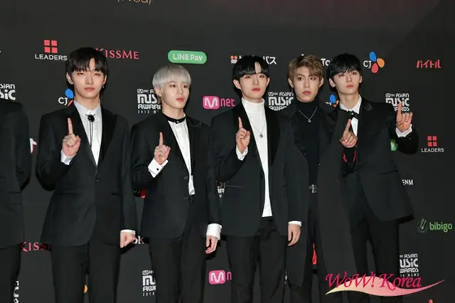 「Wanna One」左からユン・ジソン、ハ・ソンウン、キム・ジェファン、パク・ウジン、ファン・ミンヒョン