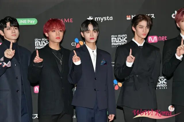 「Wanna One」左からオン・ソンウ、パク・ジフン、イ・デフィ、ペ・ジンヨン