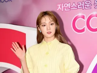 レンズブランドのイベントに出席した女優イ・ソンギョン
