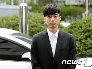 ソウル地方警察庁に出頭した歌手ロイ・キム