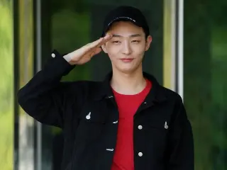 江原道に位置する新兵教育隊に入所したユン・ジソン（元Wanna One）