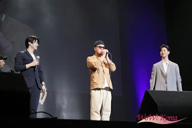 左からMCのイ・テガン、キム・ジンボン監督、バン・ヨングク
