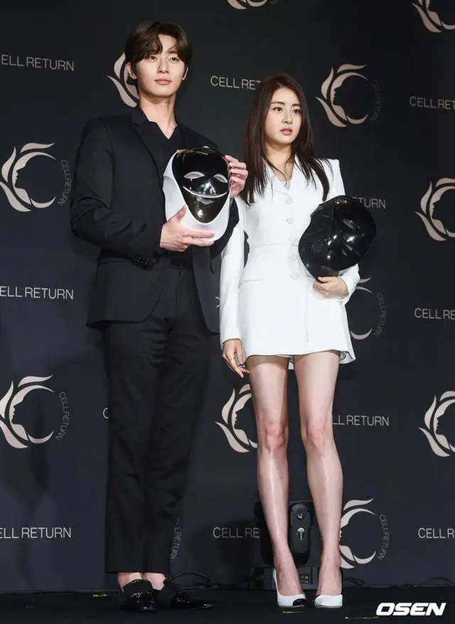 LEDマスクブランド「CELLRETURN」新製品ローンチイベントに出席した俳優パク・ソジュン、女優カン・ソラ