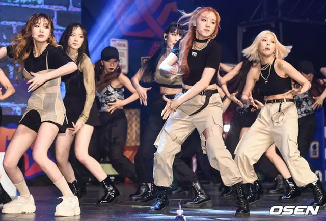 「(G)I-DLE」