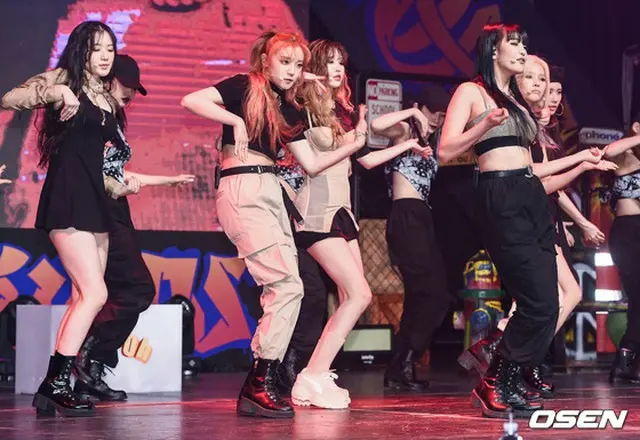 「(G)I-DLE」