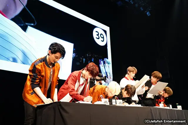 「VERIVERY」