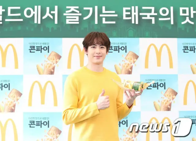 マクドナルドの「タイの味コーンパイ」イベントに出席した「2PM」ニックン