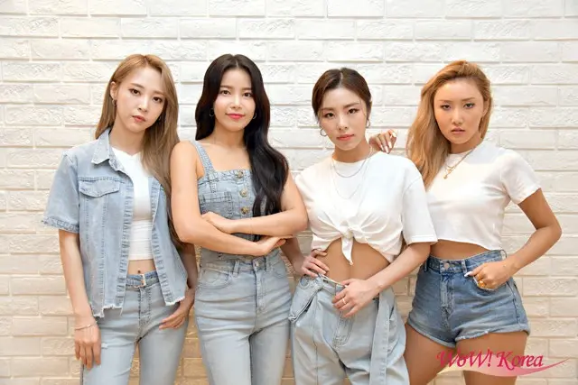 「MAMAMOO」左からムンビョル、ソラ、フィイン、ファサ