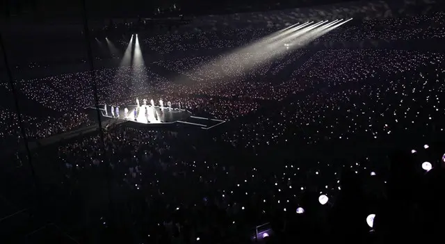 「SEVENTEEN」と一体となる会場の様子