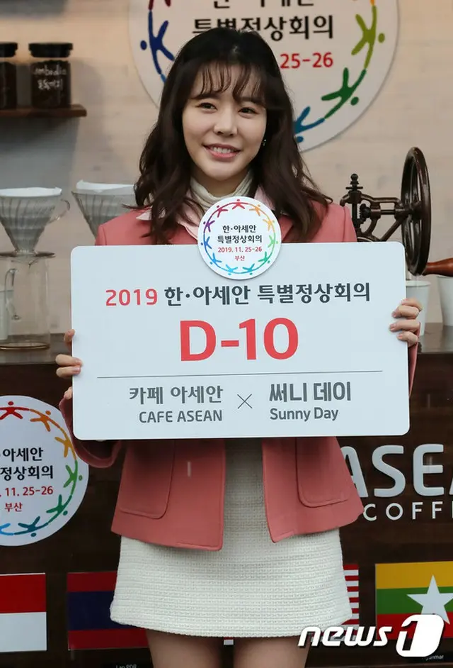 「CAFE ASEAN」コーヒートラックイベントに出席したサニー（少女時代）