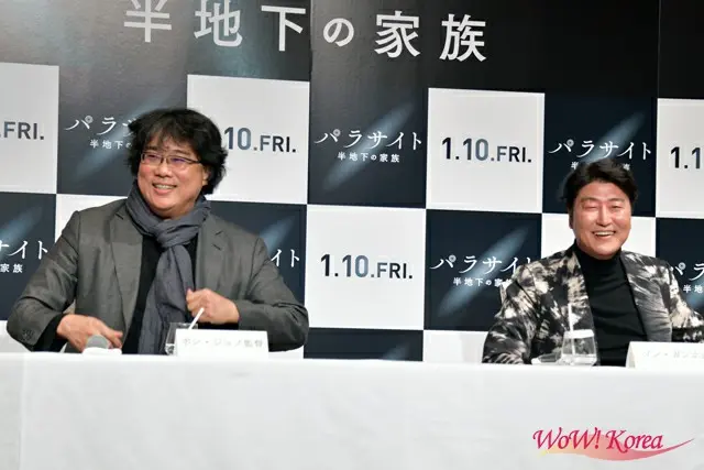 左からポン・ジュノ監督、俳優ソン・ガンホ
