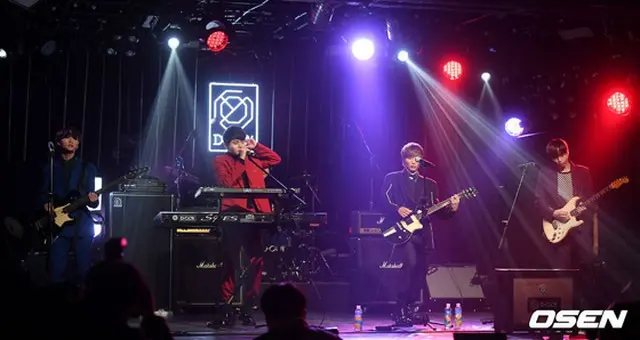 デビューショーケースを行った新人アイドルバンド「D.COY」