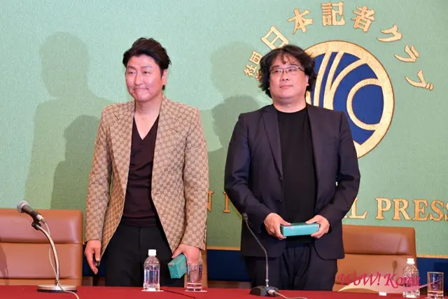 左から俳優ソン・ガンホ、ポン・ジュノ監督