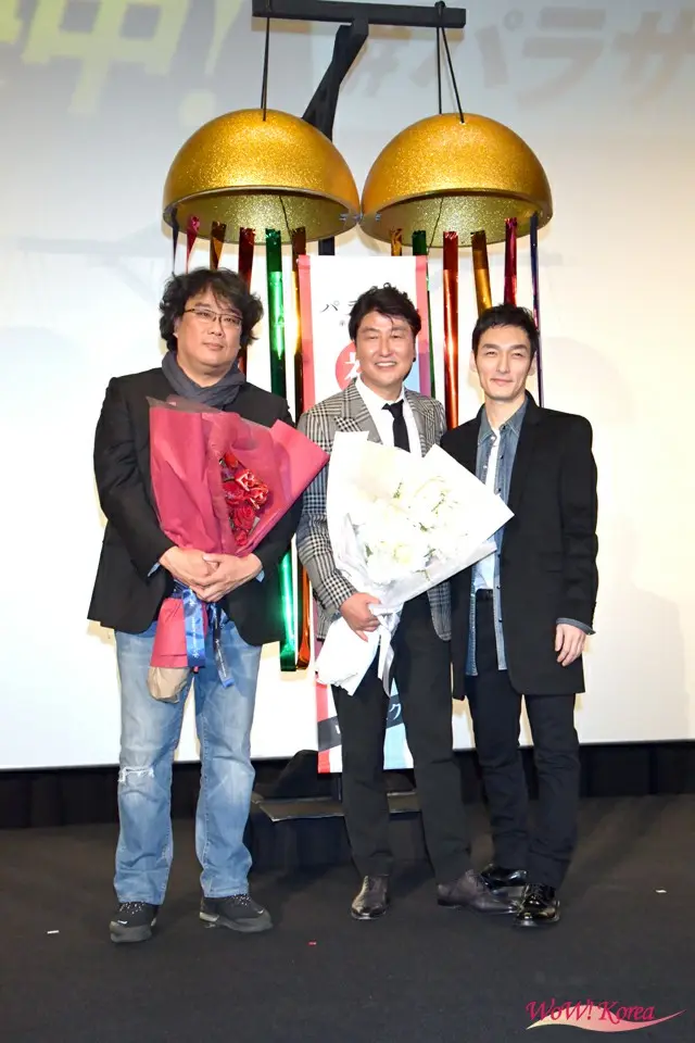 左からポン・ジュノ監督、俳優ソン・ガンホ、草なぎ剛