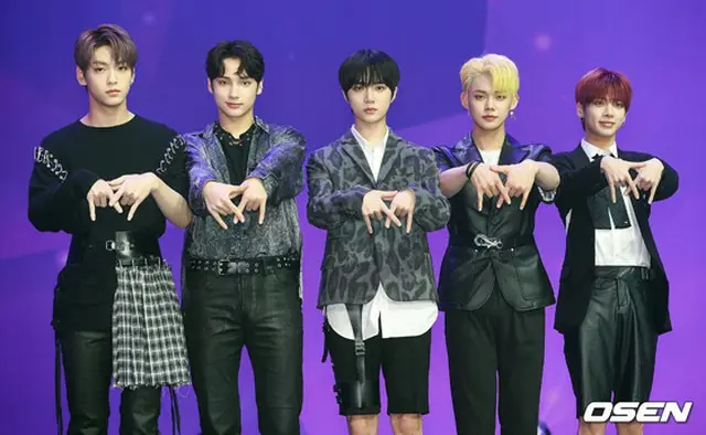 2ndミニアルバム「夢の章:ETERNITY」の発売記念ショーケースを行った「TXT(TOMORROW X TOGETHER)」