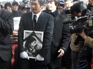 故イ・ウンジュ　 告別式