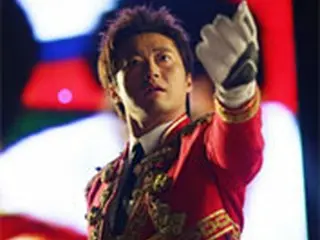 『コンテナの男』パク・シニャン　闘牛士に驚きの変身