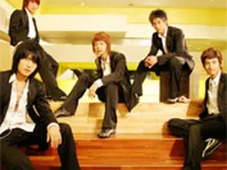 東方神起「ハンコ押しますよ」　異色スタンプ握手会を開催