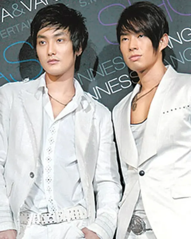 KANGTA(写真左)、ヴァネス・ウー(写真右)