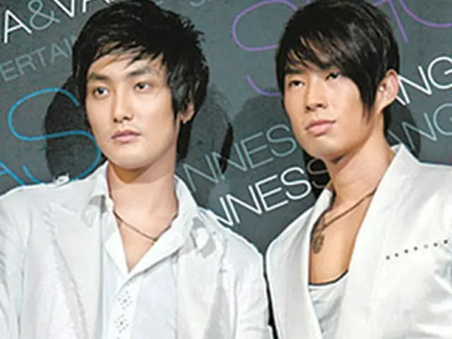 KANGTA(写真左)、ヴァネス・ウー(写真右)