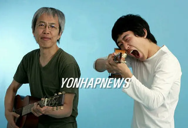 ハチ（左）とTJ（右）＝18日、ソウル（聯合）
