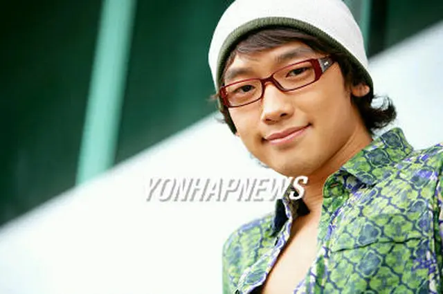 映画撮影の合間にインタビューに応じたRain(ピ)＝27日、ソウル（聯合）