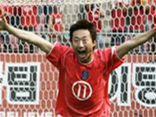 パク・シニャン　欧州サッカー選手かわし連続ゴール？