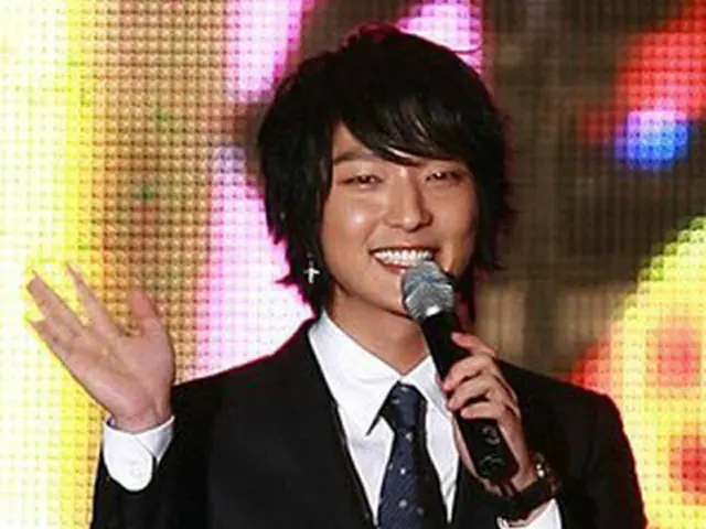 蚕室総合スタジアムで開催された＜ソウル韓流フェスティバル＞に出演したイ・ジュンギ＝2008年10月25日、ソウル（聯合）