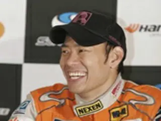 歌手キム・ジンピョ　自動車レースでチャンピオンに
