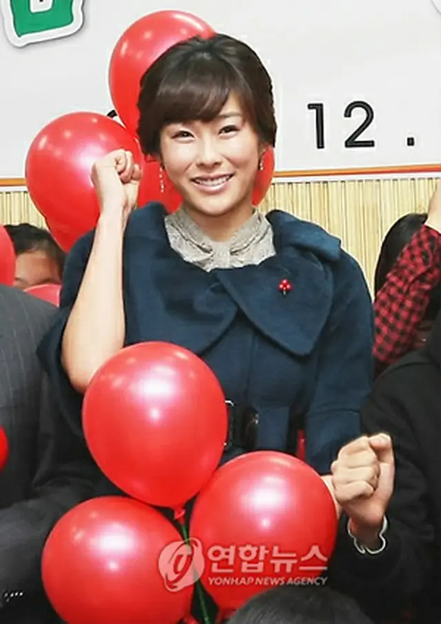 ソウル市内の小学校で分かち合い教育の1日教師を務めた＝1日、ソウル（聯合）