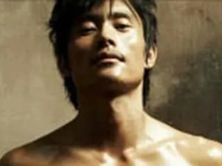 イ・ビョンホン “モムチャン”の肉体美を日韓で同時公開