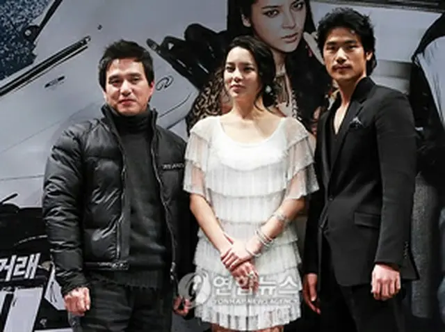 （左から）チョ・ジェヒョン、パク・シヨン、キム・ガンウ