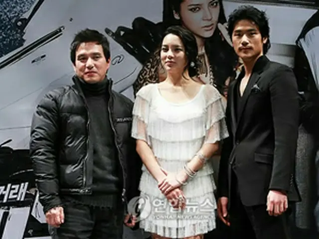 （左から）チョ・ジェヒョン、パク・シヨン、キム・ガンウ